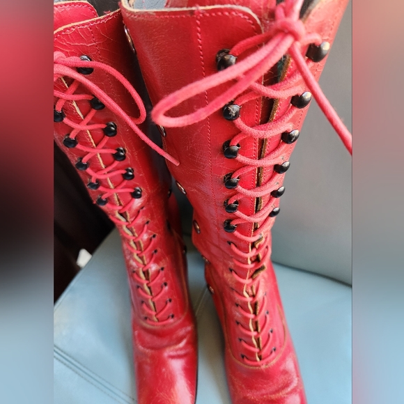 MIU MIU Vtg 1999 2000 Red Crackle Leather Olive Texture Lace Up Grannycore Boots - Picture 4 of 16